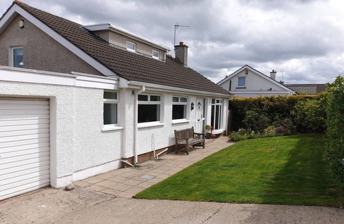 Castlerock House | Holiday home (with Wifi) near the Sea with beautiful beach