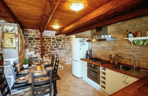 Zaton Obrovacki House | Holiday Home Zaton with Pool near River Canyon