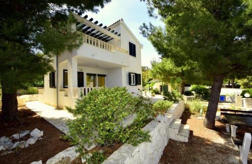 Sevid House | Holiday Home Željko by Interhome