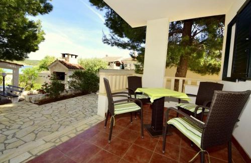 Sevid House | Holiday Home Željko by Interhome