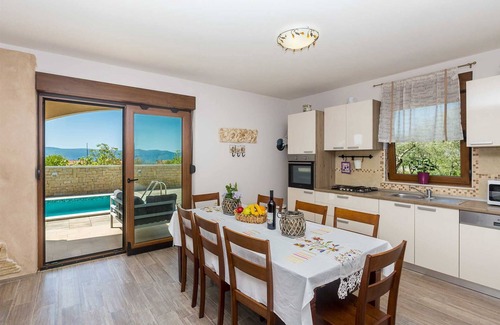 Milohnici House | Holiday house Dijana with pool