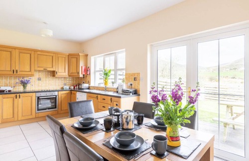 Dingle House | Holiday house Dingle for 1 - 8 persons with 3 bedrooms - Twin house