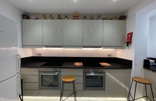 North Greenford House | Holiday house Greenford for 1 - 12 persons with 6 bedrooms - Twin house