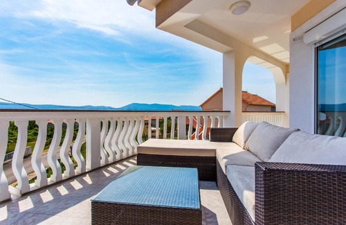 Milohnici House | Holiday house Krk (Stadt) for 1 - 6 persons with 3 bedrooms - Holiday home