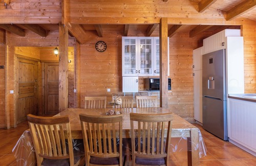 Cobisa House | Holiday house 'La Dehesa Y Dehesa2 De Toledo' with Mountain View, Wi-Fi and Air Conditioning