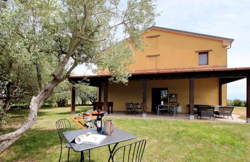 Montefano House | Holiday house Montefano for 1 - 13 persons with 5 bedrooms - Holiday home