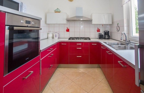 Tinjan House | Holiday House Tana with Private Pool and garden
