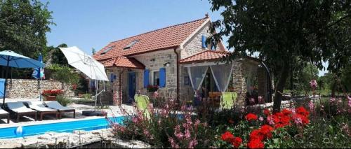 Oklaj House | Holiday house with a swimming pool Puljane, Krka - 23038