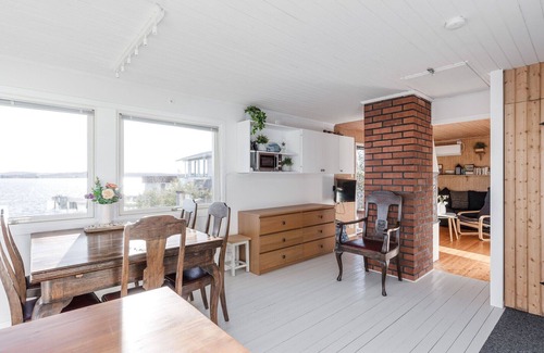 Hoviksnas House | Holiday house with sea views and private beach on Tjörn | SE09009