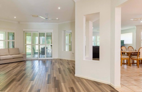 Sandstone Point House | Holiday in Style at Sandstone Point