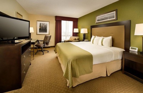 Sumner Hotel | Holiday Inn Airport - Portland by IHG