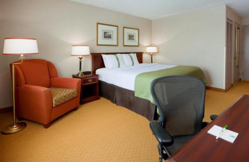 Budd Lake Hotel | Holiday Inn Budd Lake - Rockaway Area by IHG