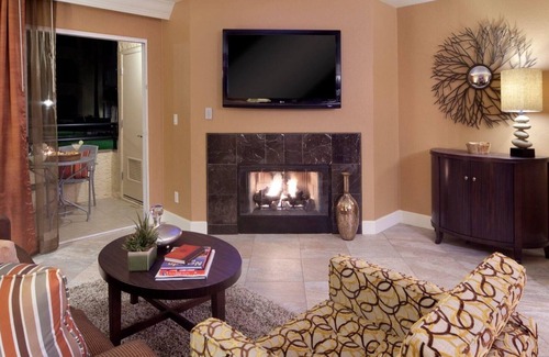 Las Vegas Resort | Holiday Inn Club Desert Club Oasis and Walking Distance to the Sphere-1 Bedroom