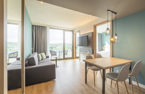 Sant Cugat del Valles Hotel | Holiday Inn Barcelona-Sant Cugat by IHG