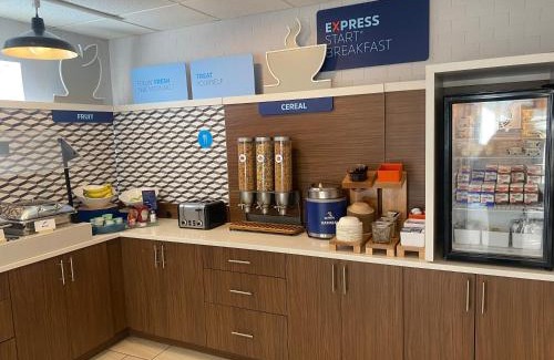 White River Junction Hotel | Holiday Inn Express Hotel & Suites White River Junction by IHG