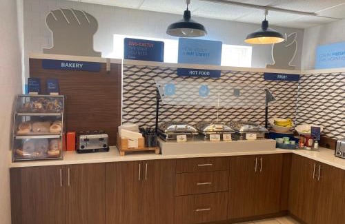 White River Junction Hotel | Holiday Inn Express Hotel & Suites White River Junction by IHG