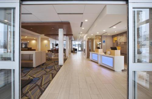 Auburn Hills Hotel | Holiday Inn Express - Auburn Hills South by IHG