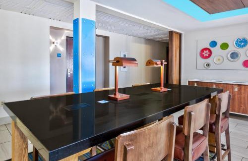 Three Rivers Hotel | Holiday Inn Express and Suites Three Rivers by IHG