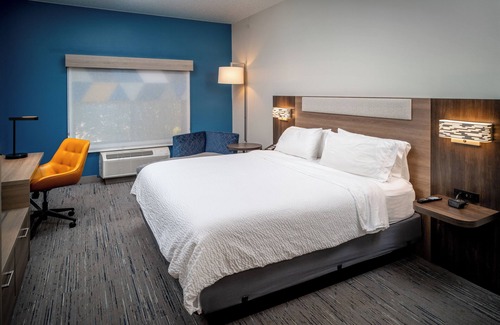 Kingmont Hotel | Holiday Inn Express and Suites Fairmont by IHG