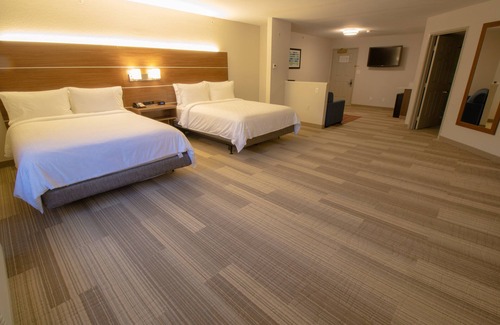 Lakeview Hotel | Holiday Inn Express and Suites Manassas by IHG