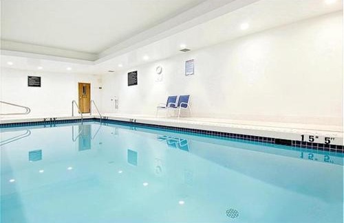 Guildford Hotel | Holiday Inn Express and Suites Surrey by IHG