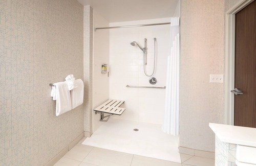 Kalamazoo Hotel | Holiday Inn Express and Suites Kalamazoo West by IHG