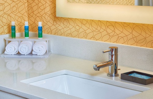 Bordentown Hotel | Holiday Inn Express Bordentown - Trenton South by IHG