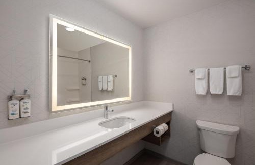 Canyon Park Hotel | Holiday Inn Express Bothell by IHG