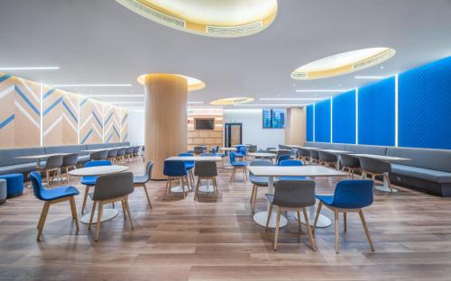 Jinhua Hotel | Holiday Inn Express Dongyang Hengdian by IHG