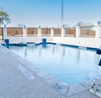 Glen Rose Hotel | Holiday Inn Express Glen Rose by IHG