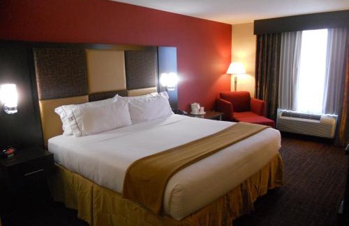Grapeville Hotel | Holiday Inn Express Greensburg by IHG