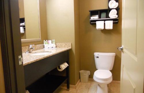 Grapeville Hotel | Holiday Inn Express Greensburg by IHG