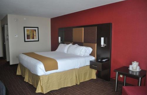 Grapeville Hotel | Holiday Inn Express Greensburg by IHG