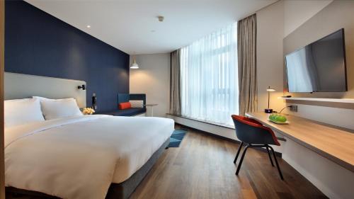 Xiufeng Hotel | Holiday Inn Express Guilin City Center by IHG