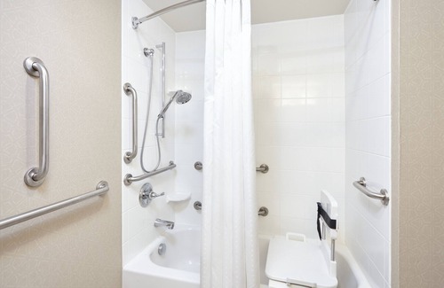 Coliseum Central Hotel | Holiday Inn Express Hampton - Coliseum Central by IHG