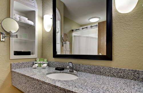 Southside Hotel | Holiday Inn Express Hotel & Suites Jacksonville South I-295 by IHG