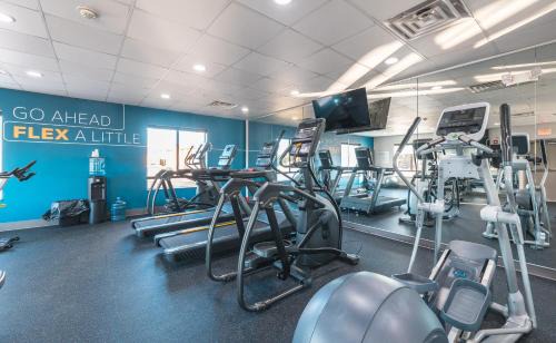 St. Robert Hotel | Holiday Inn Express Hotel and Suites Saint Robert by IHG