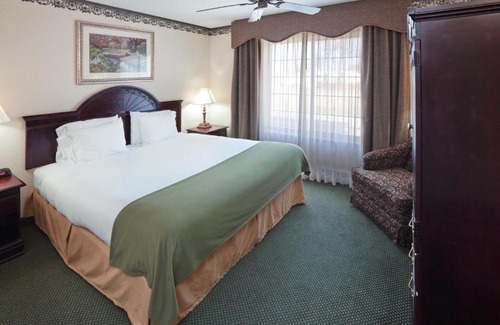 Gainesville Hotel | Holiday Inn Express Hotel & Suites Gainesville by IHG