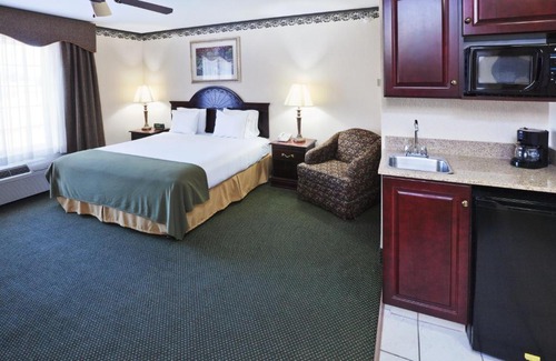 Gainesville Hotel | Holiday Inn Express Hotel & Suites Gainesville by IHG