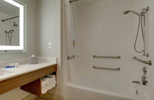 Pennington Bend Hotel | Holiday Inn Express Hotel and Suites Nashville-Opryland by IHG