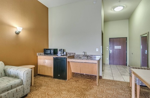 Wolfforth Hotel | Holiday Inn Express Hotel Suites Lubbock Southwest-Wolfforth by IHG