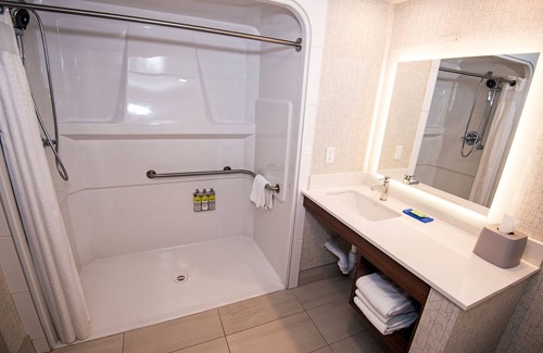 Hinton Hotel | Holiday Inn Express Hotel & Suites Hinton by IHG