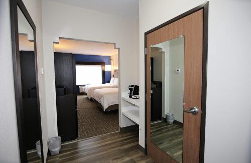 Ashland Hotel | Holiday Inn Express Hotel & Suites Ashland by IHG