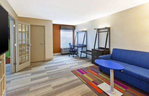 Bedford Park Hotel | Holiday Inn Express Hotel & Suites Chicago-Midway Airport by IHG
