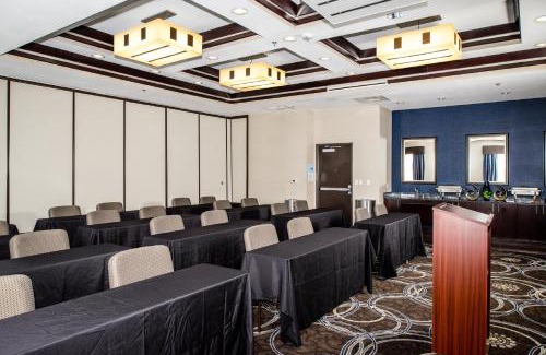 Gateway Hotel | Holiday Inn Express Hotel & Suites Austin NW - Arboretum Area by IHG