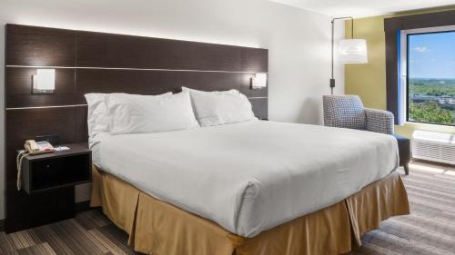 Newton Hotel | Holiday Inn Express Hotel & Suites Newton Sparta by IHG