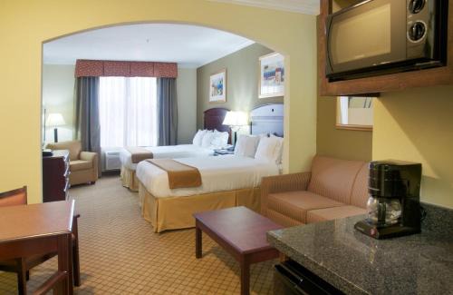 Winnie Hotel | Holiday Inn Express Hotel & Suites Winnie by IHG