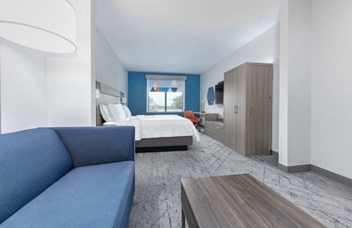 Winnie Hotel | Holiday Inn Express Hotel & Suites Winnie by IHG