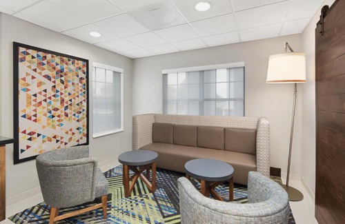 Byron Hotel | Holiday Inn Express Hotel & Suites Byron by IHG