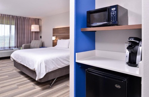 Elgin Hotel | Holiday Inn Express Hotel & Suites Elgin by IHG